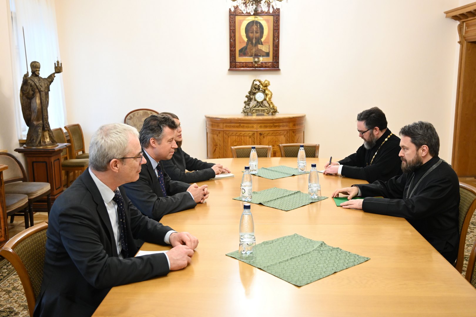 Митрополит Иларион обсудил Украину с послом Германии в РФ