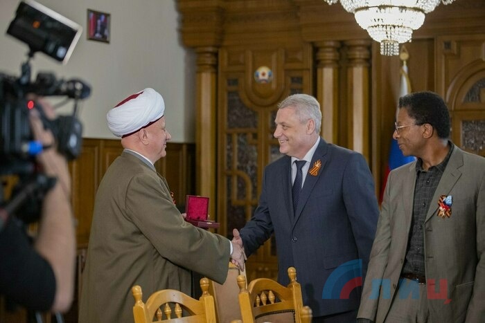 Муфтия Крганова наградили Орденом Дружбы ЛНР