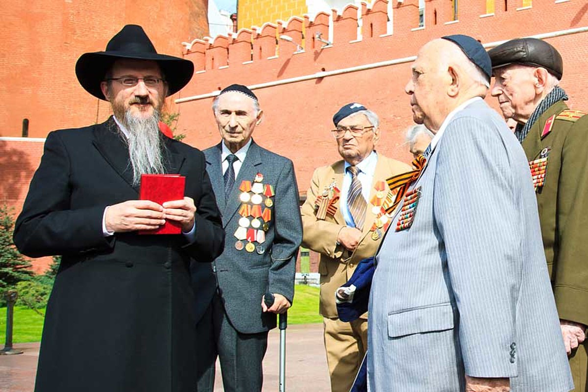Главный раввин России Берл Лазар поздравил ветеранов войны