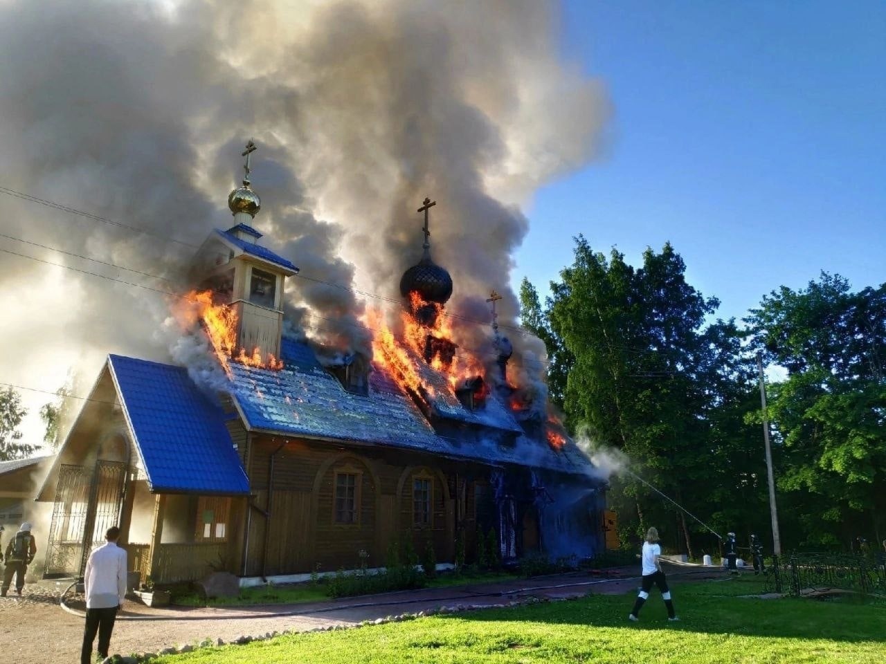 В Петербурге из-за поджога сгорела церковь Василия Великого