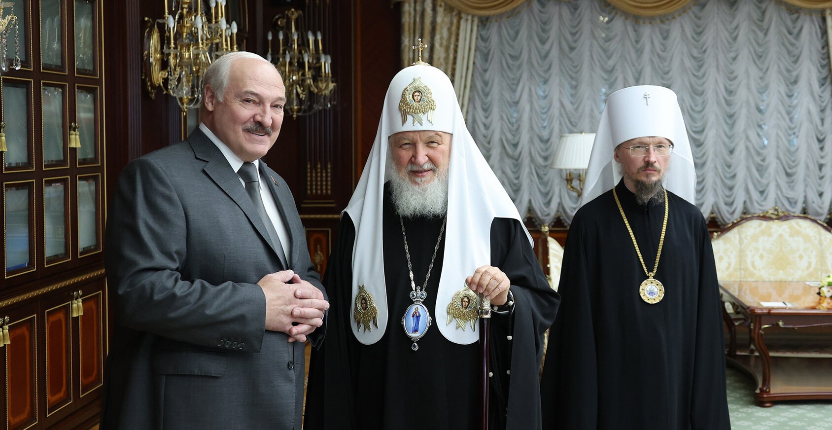 Лукашенко показал Патриарху Кириллу, откуда началось православие