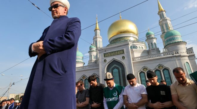 260-400 тысяч мусульман встретили Курбан-байрам - 2022 в Москве