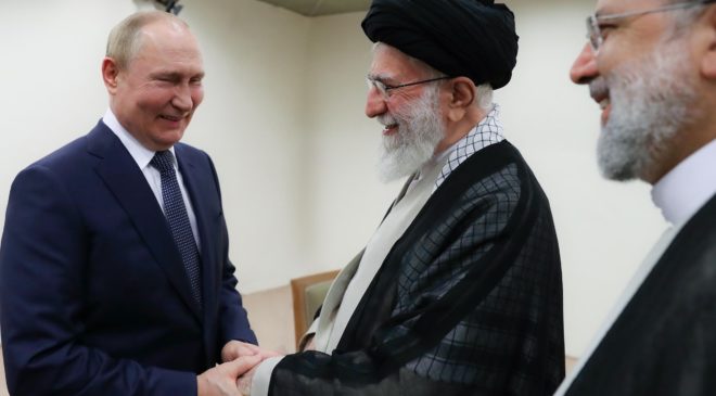 Хаменеи: если бы РФ не взяла инициативу, Запад начал бы войну