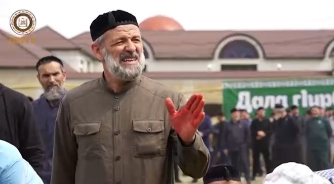 Кадыров заколол верблюдов в честь Курбан-байрама (видео)