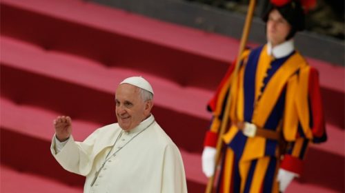 Папа Франциск встретился с трансгендерными гостями