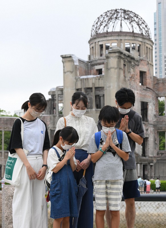 В Японии молятся за жертв Хиросимы и мир без ядерного оружия