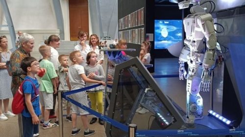Экскурсии в музеи «Роскосмоса» для беженцев при поддержке РПЦ