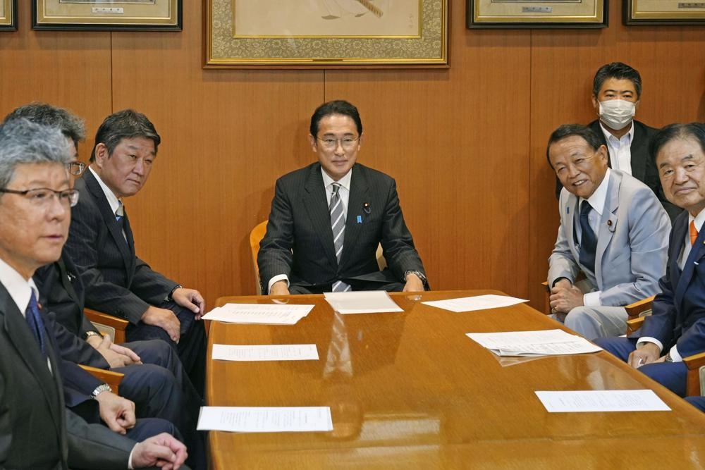 Премьер Японии избавляет правительство от Церкви объединения