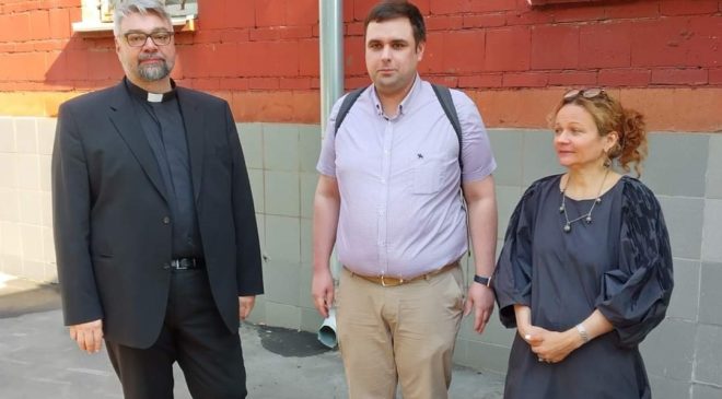 Суд оправдал депутата Янкаускаса с молитвой Папы за мир