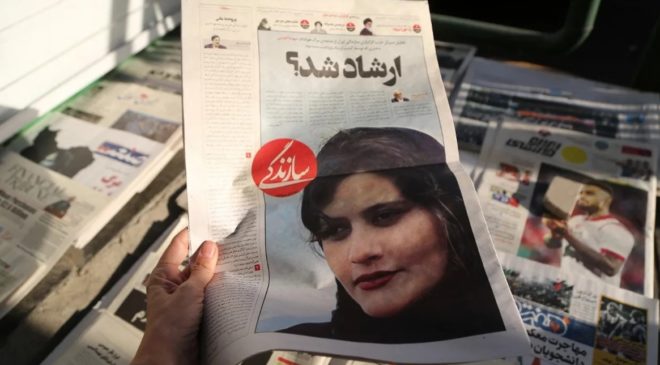 Хиджаб пошатнул Иран, идут мощные протесты - СМИ