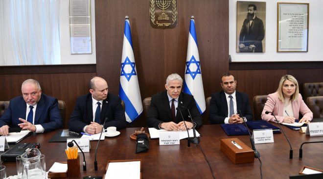 Лапид: Израиль успешно противостоит ядерной угрозе Ирана