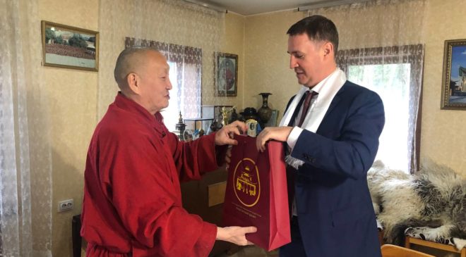 Министр РФ посетил Хамбо Ламу и оценил его проекты