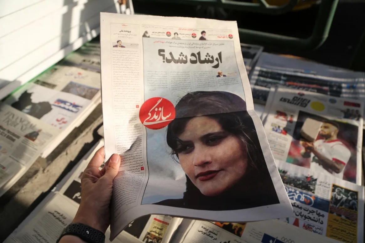 Хиджаб пошатнул Иран, идут мощные протесты - СМИ