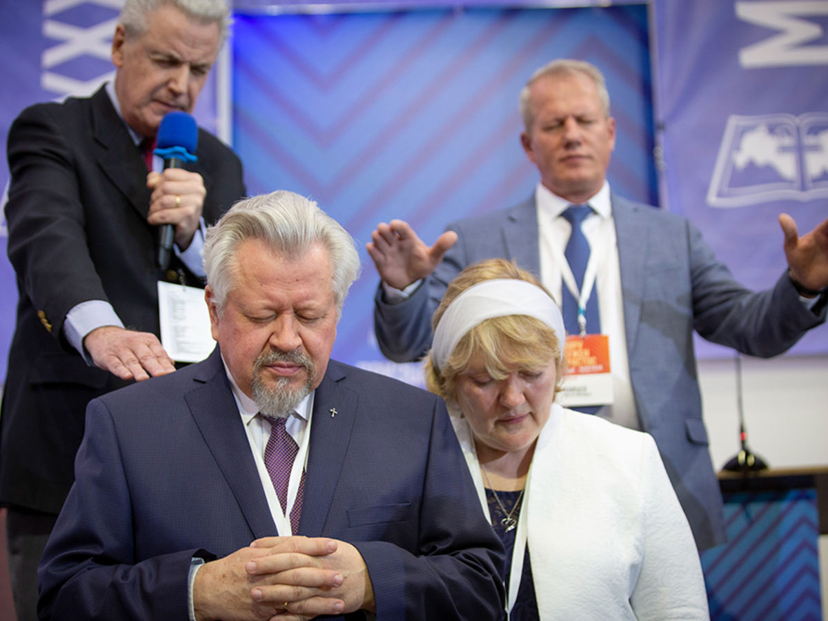 Глава Союза ЕХБ Мицкевич призывает молиться о мире