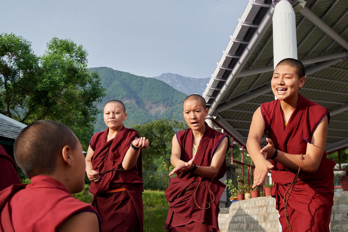 О жестах в философских диспутах тибетского буддизма
