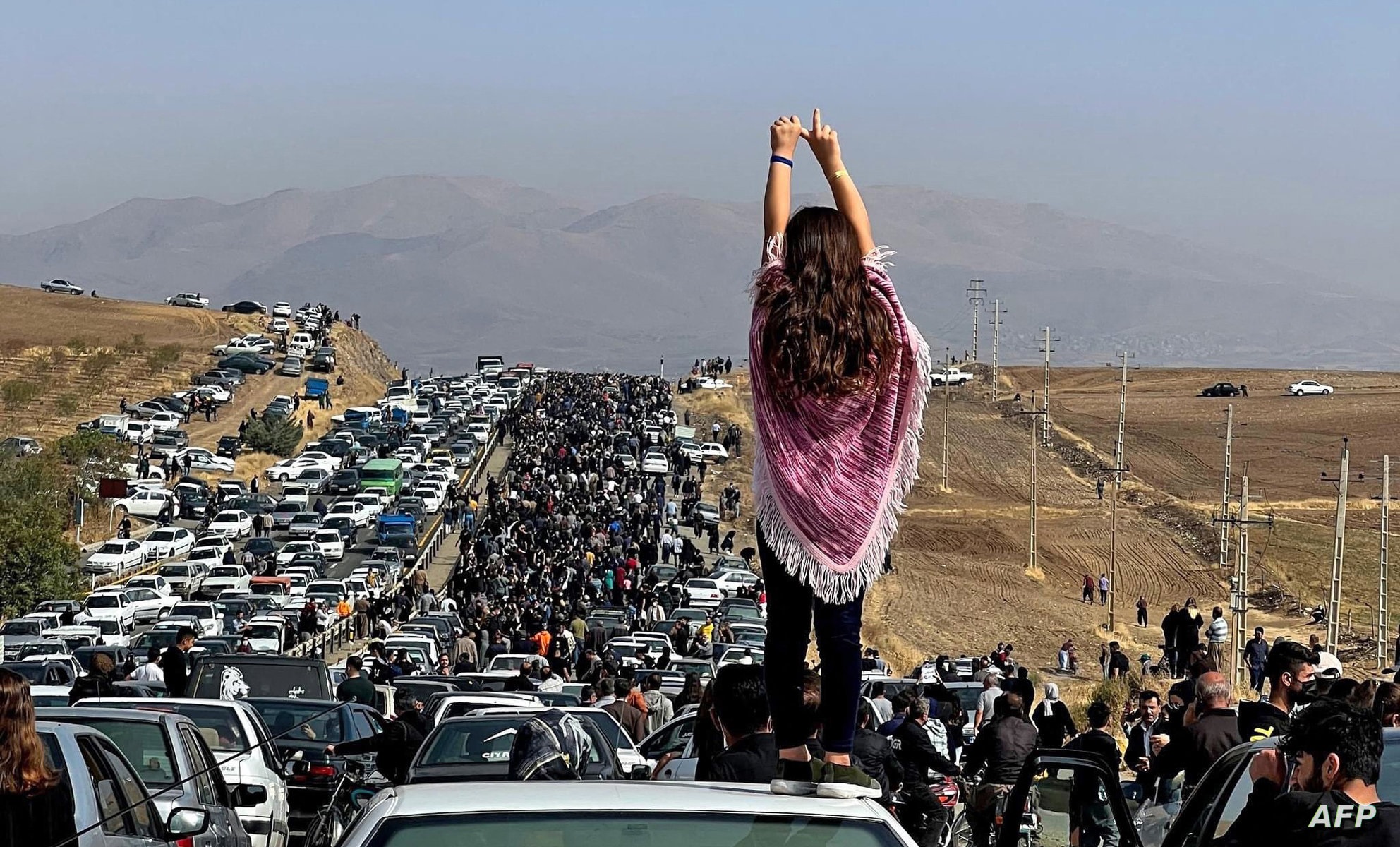 «Прислушаться к людям»: протест в Иране раскалывает элиту