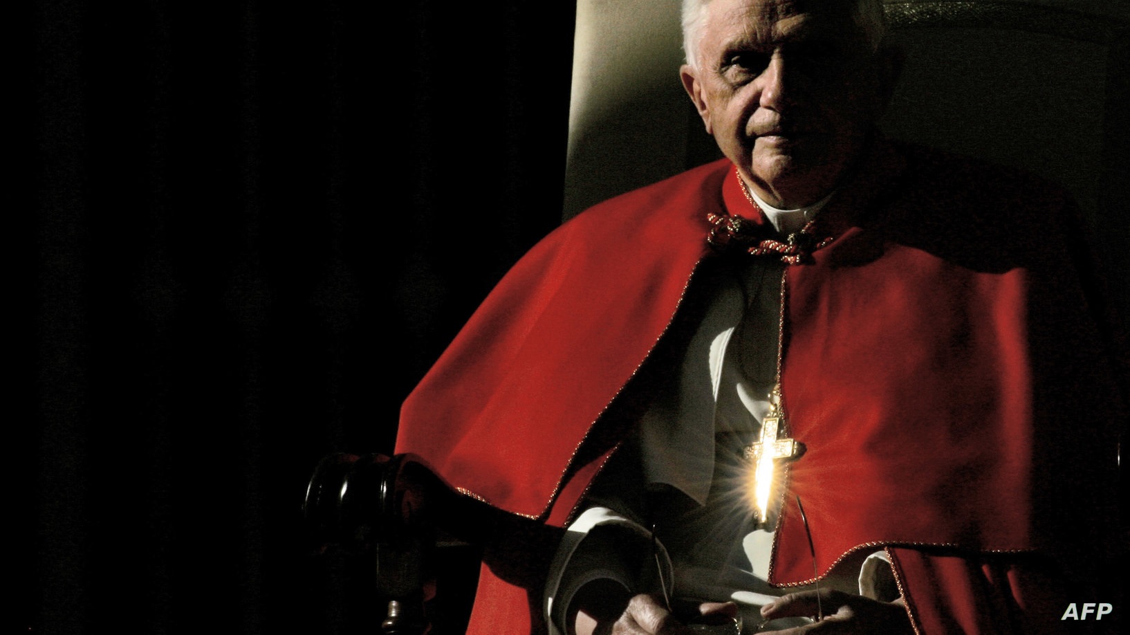 Бенедикт XVI стремился вернуть Бога в центр мира - Игнатенко