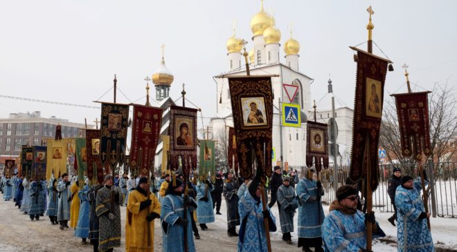 Новый закон РФ о митингах не помешает крестным ходам