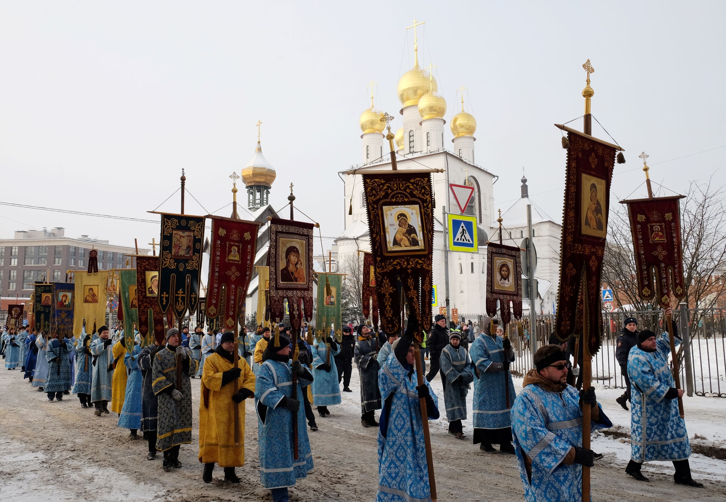 Новый закон РФ о митингах не помешает крестным ходам