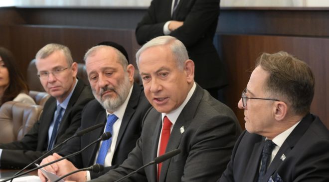 На заседании правительства Биньямин Нетаньяху заявил, что Израиль осуждает жестокость иранского режима и накажет Палестинскую администрацию (ПНА) за ее козни в ООН
