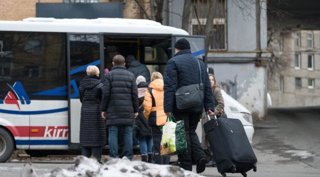 ХАБАД эвакуирует сотни пожилых евреев из Киева