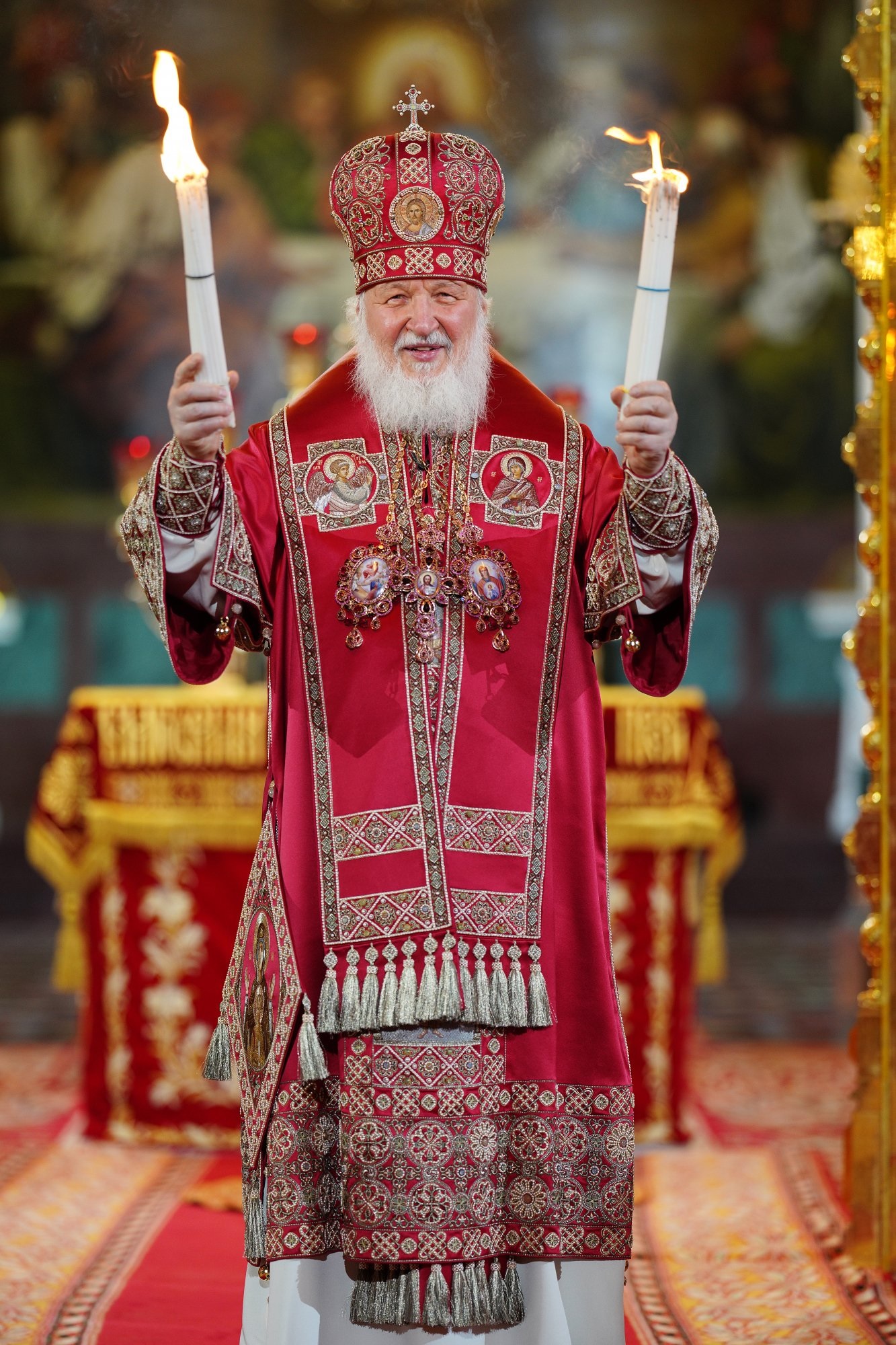 Благодатный огонь успели привезти в храм Христа Спасителя