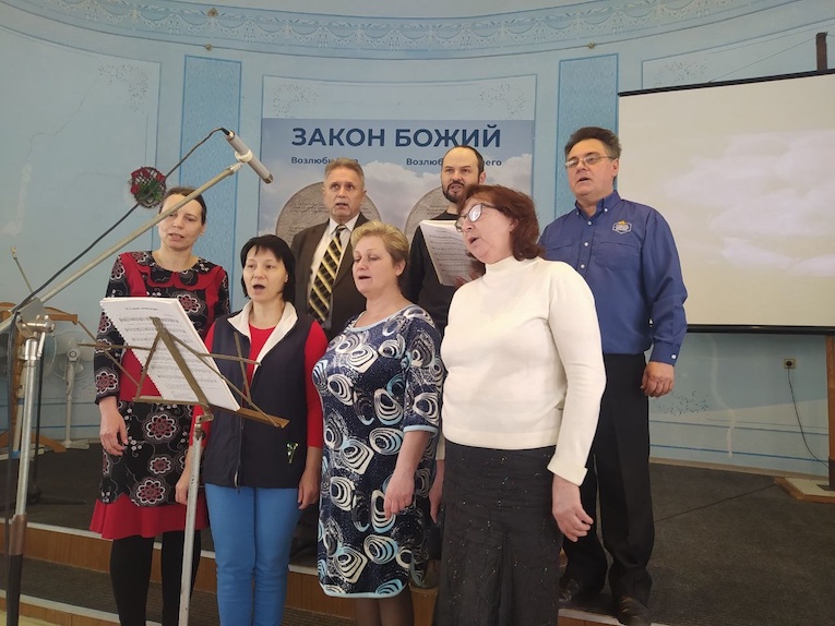 Школы Библии открывают на Донбассе адвентисты