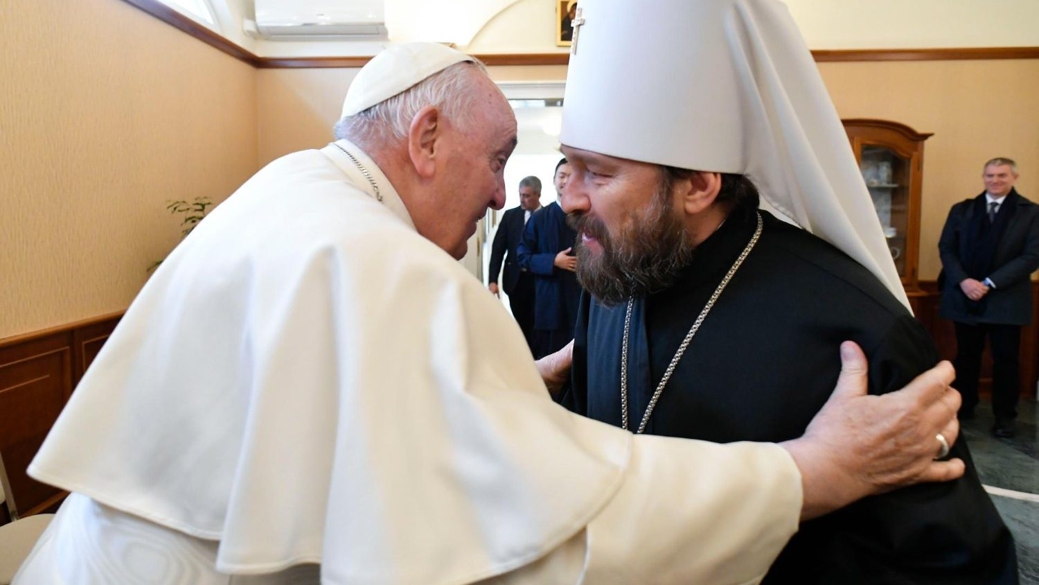Папа Франциск тепло встретился с митрополитом Иларионом