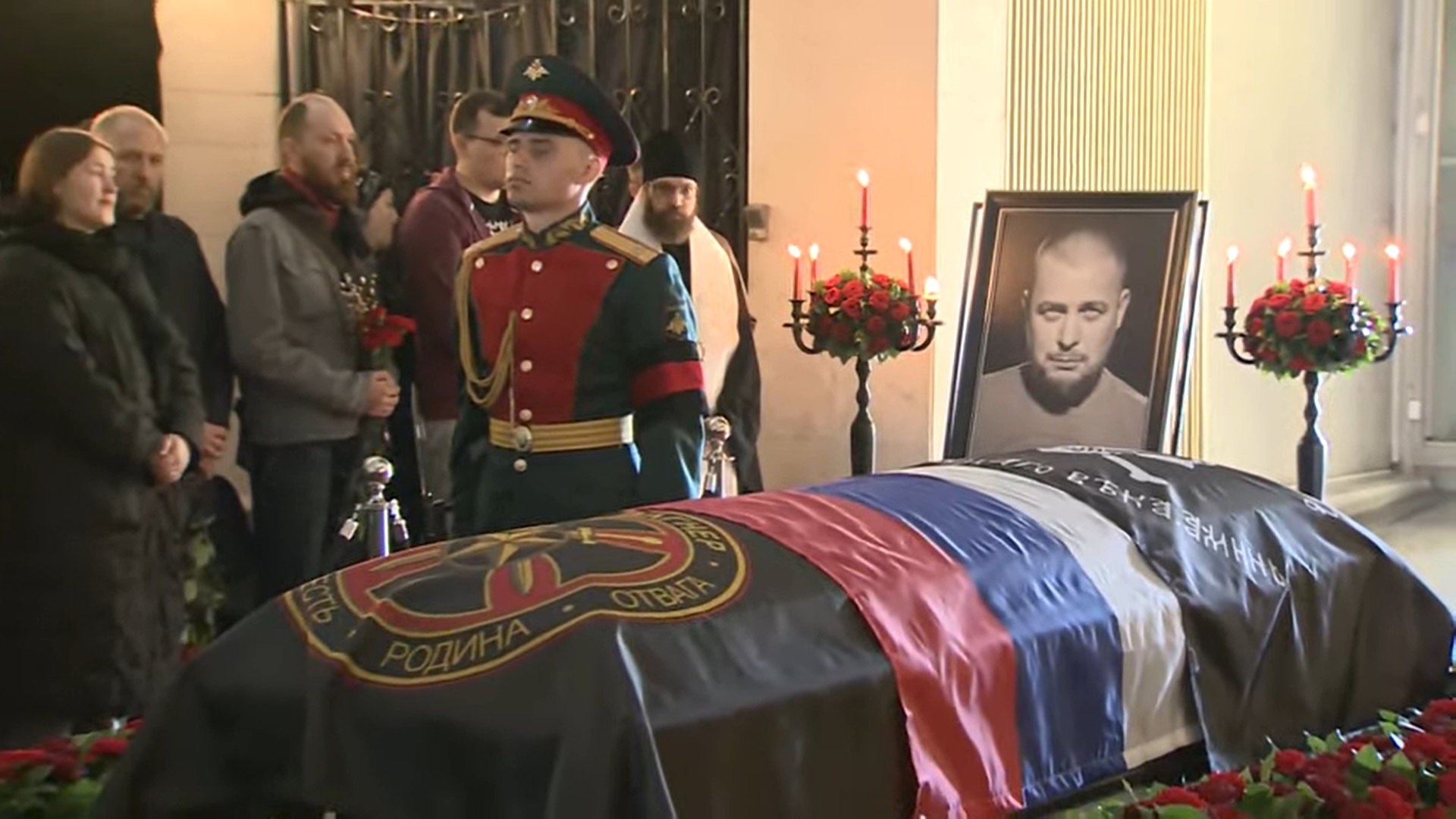 Военкора Татарского отпели и похоронили с воинскими почестями