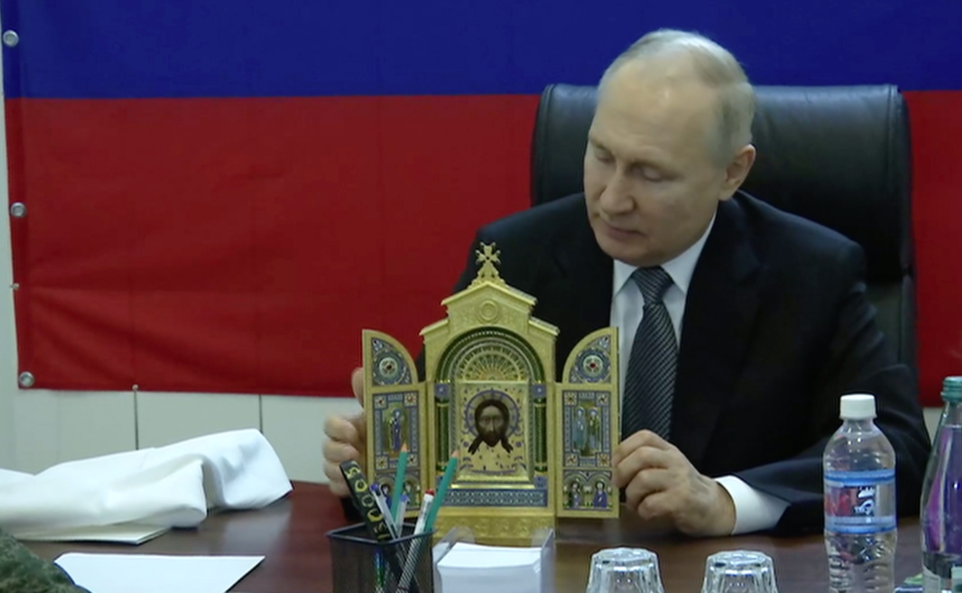 Путин подарил икону генералам в штабе войск «Днепр»