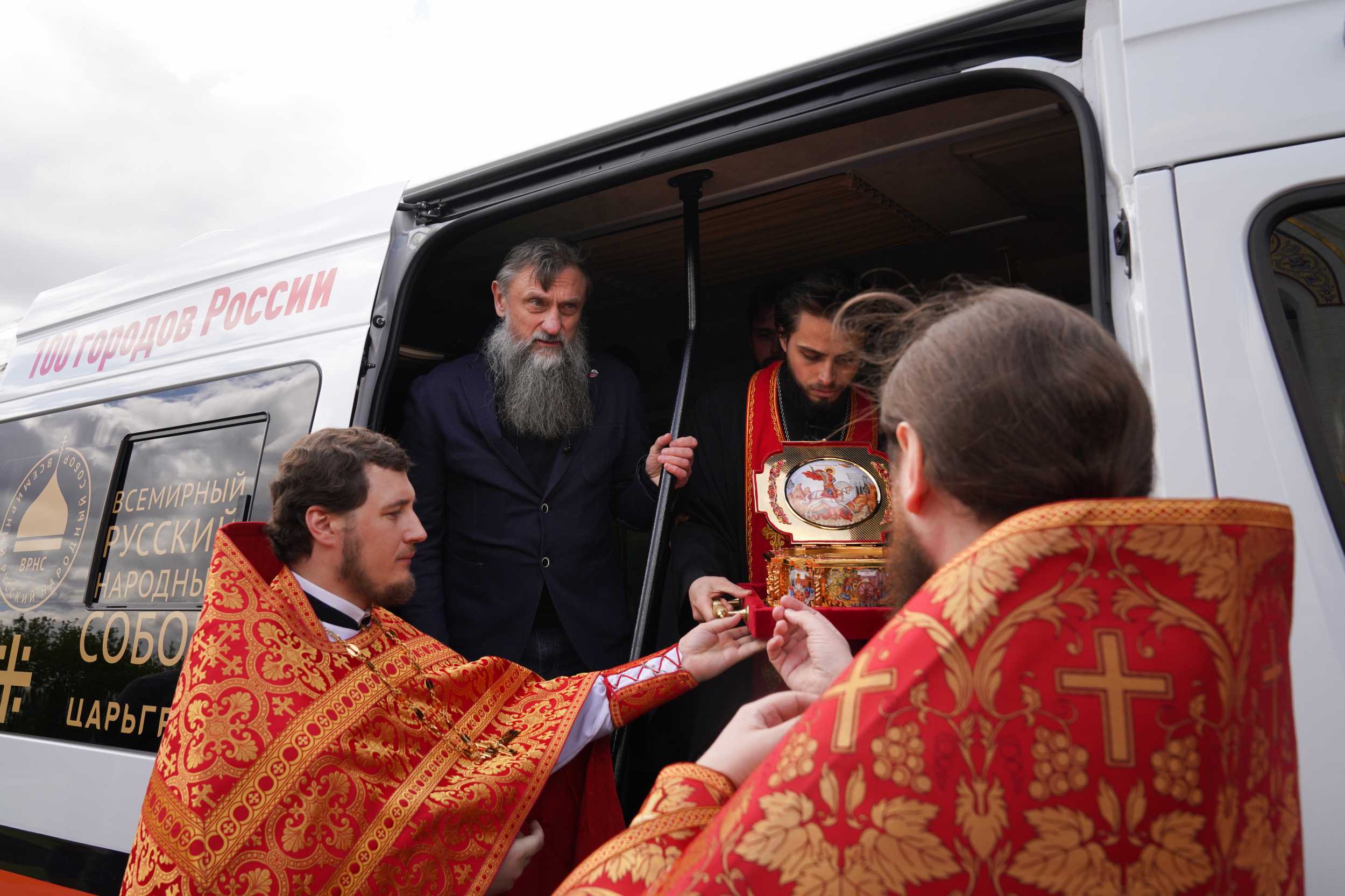 Патриарх Кирилл помолился о Победе в день святого Георгия