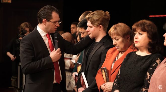 Три поколения семьи Реннер - Пасха в церкви «Благая весть