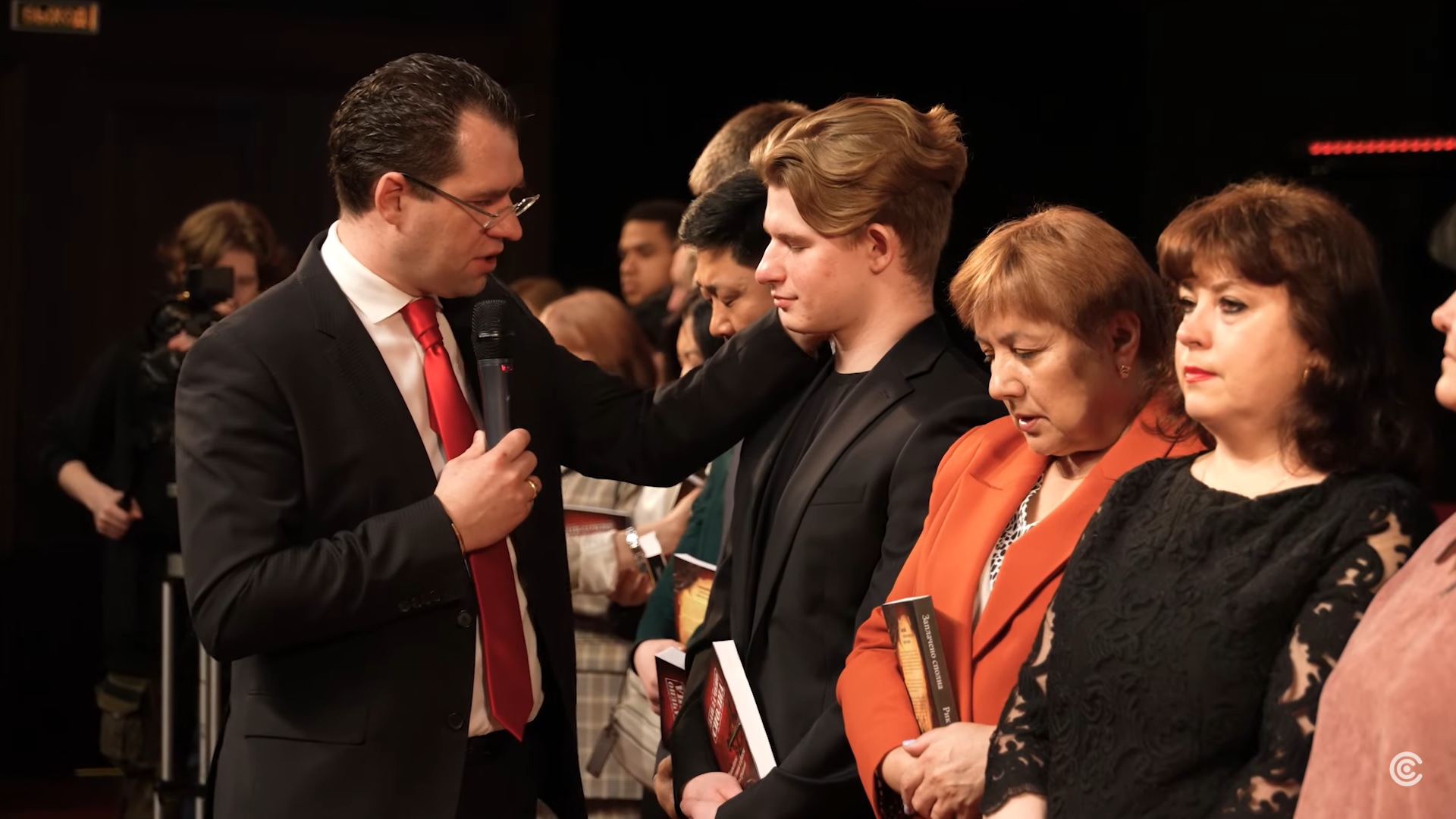 Три поколения семьи Реннер - Пасха в церкви «Благая весть