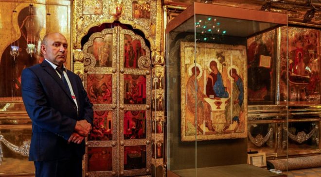«Голос Мордора» о возмутившихся передачей РПЦ иконы «Троица»