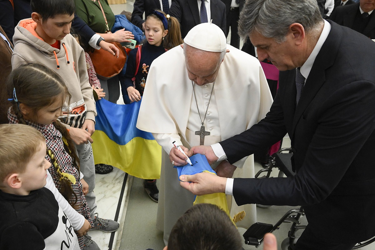 Папа попытается вернуть украинских детей, увезенных в РФ