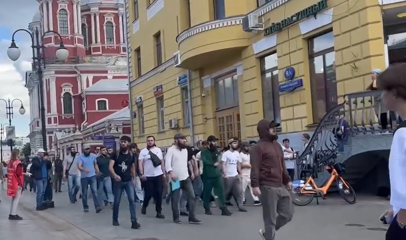 В Москве - акция протеста мусульман против рейдов в мечетях