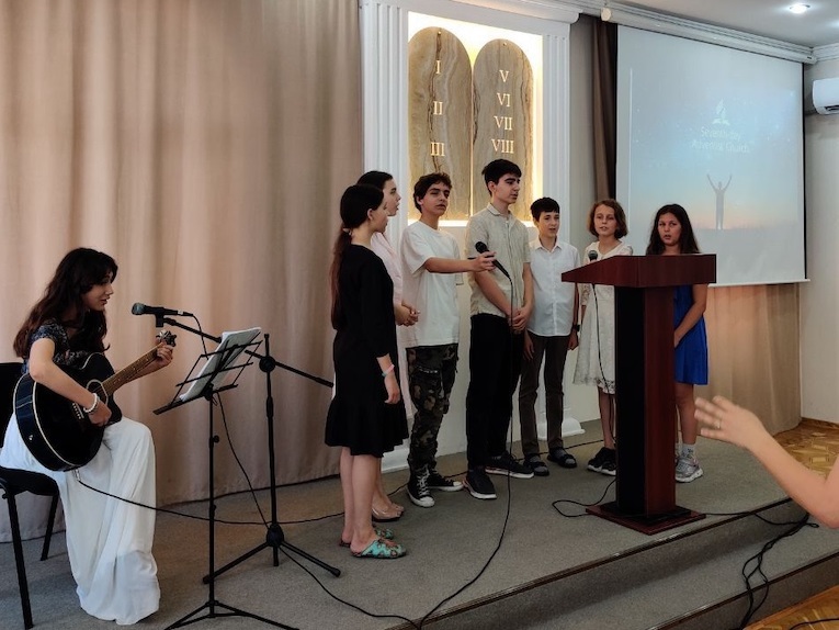 В Баку посвятили Богу новый дом молитвы адвентистов