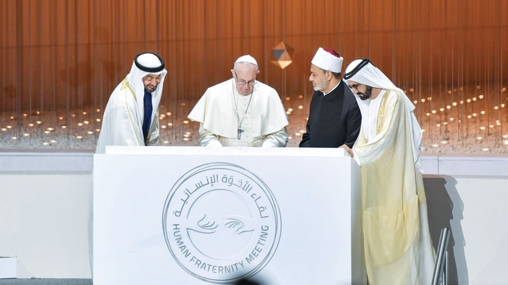 Франциск начертал пути человечества в интервью газете ОАЭ