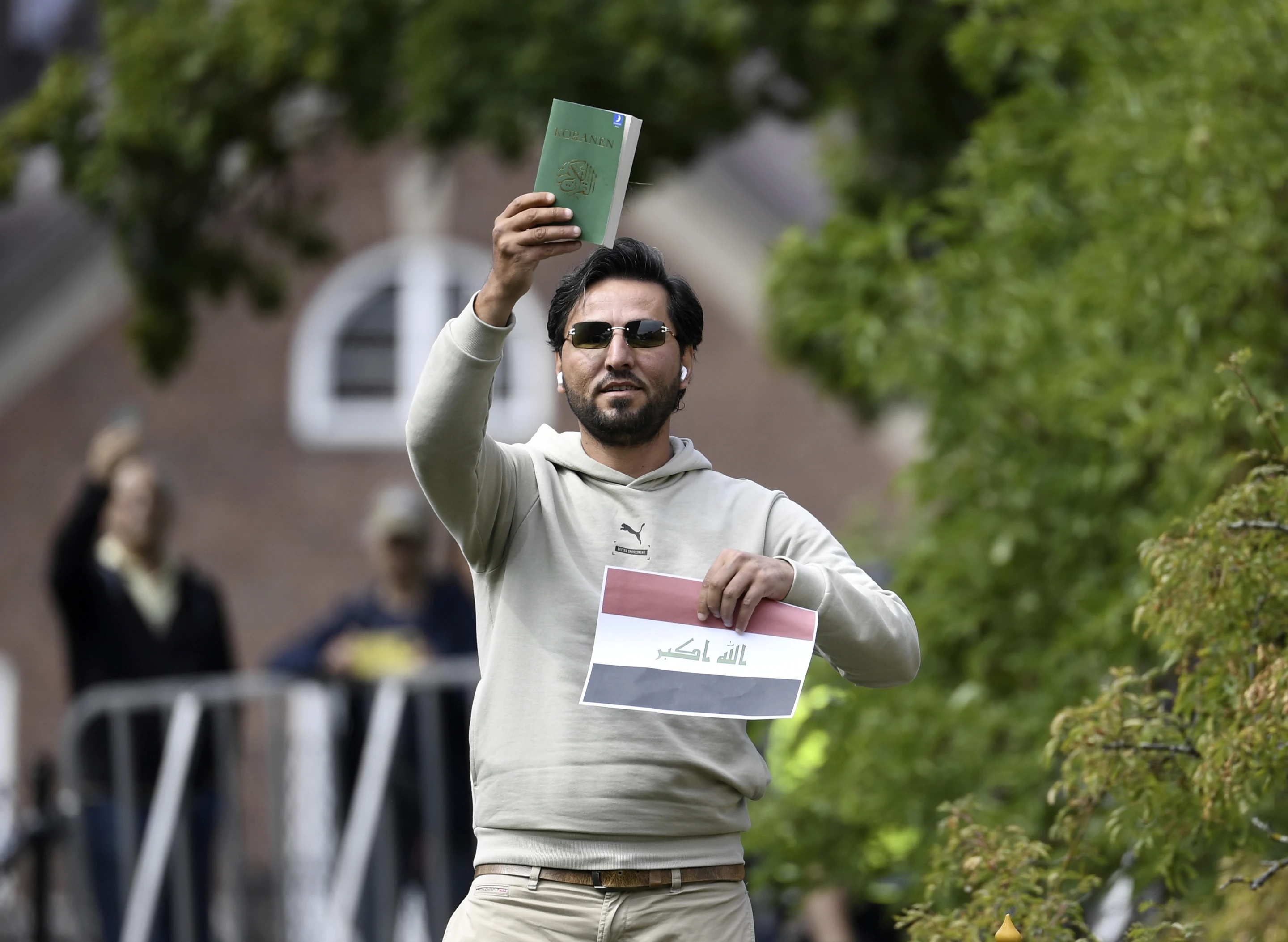 В Швеции снова оскверняют Коран - и как с этим бороться