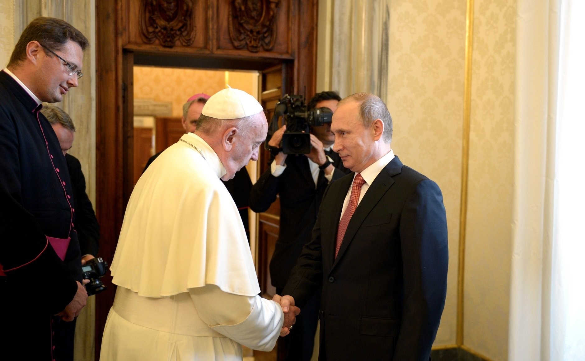 Путин увязал с католицизмом «уничтожение церкви» Украиной