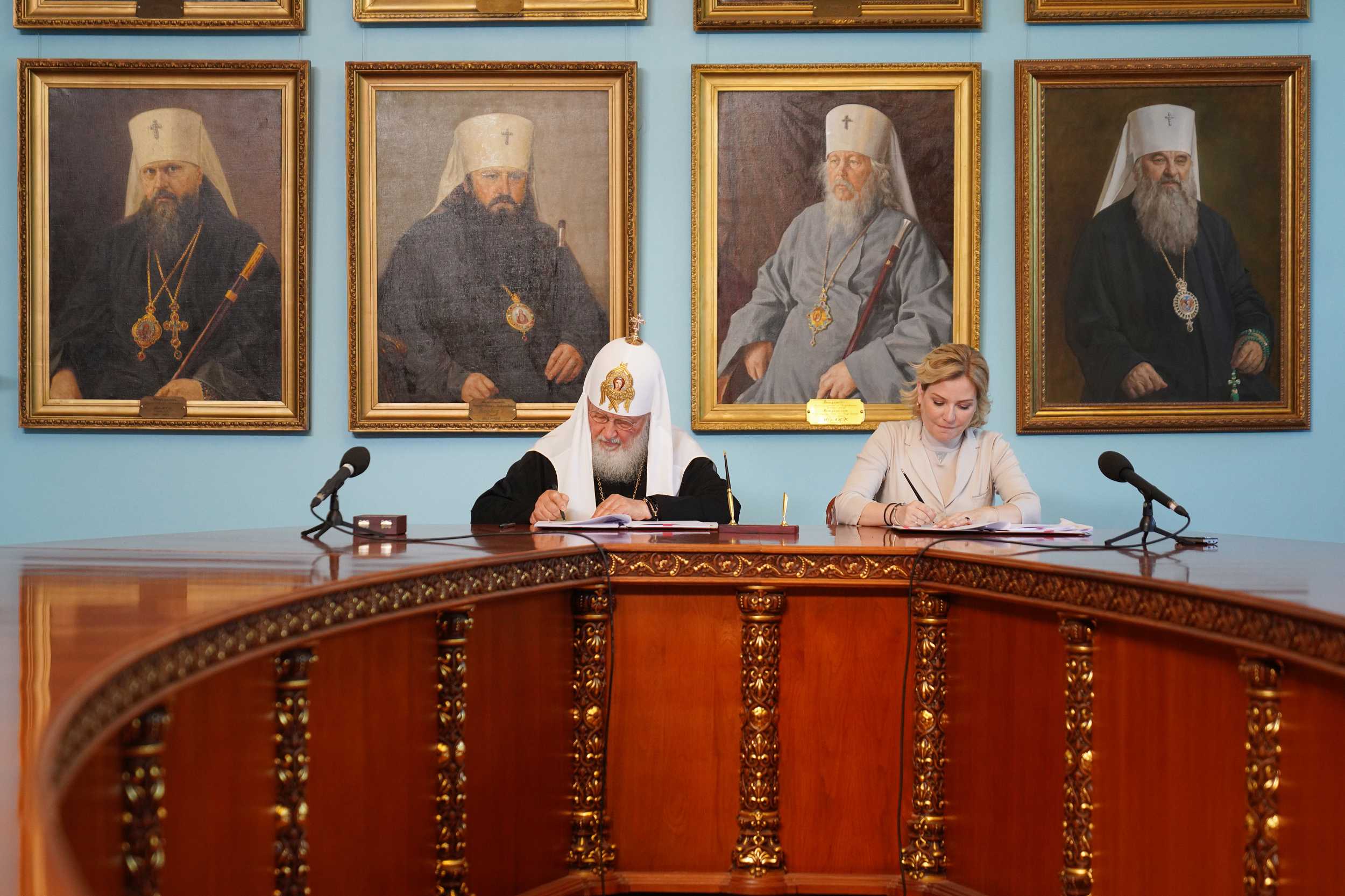 РПЦ сообщает о передаче ей иконы «Троица» по договору
