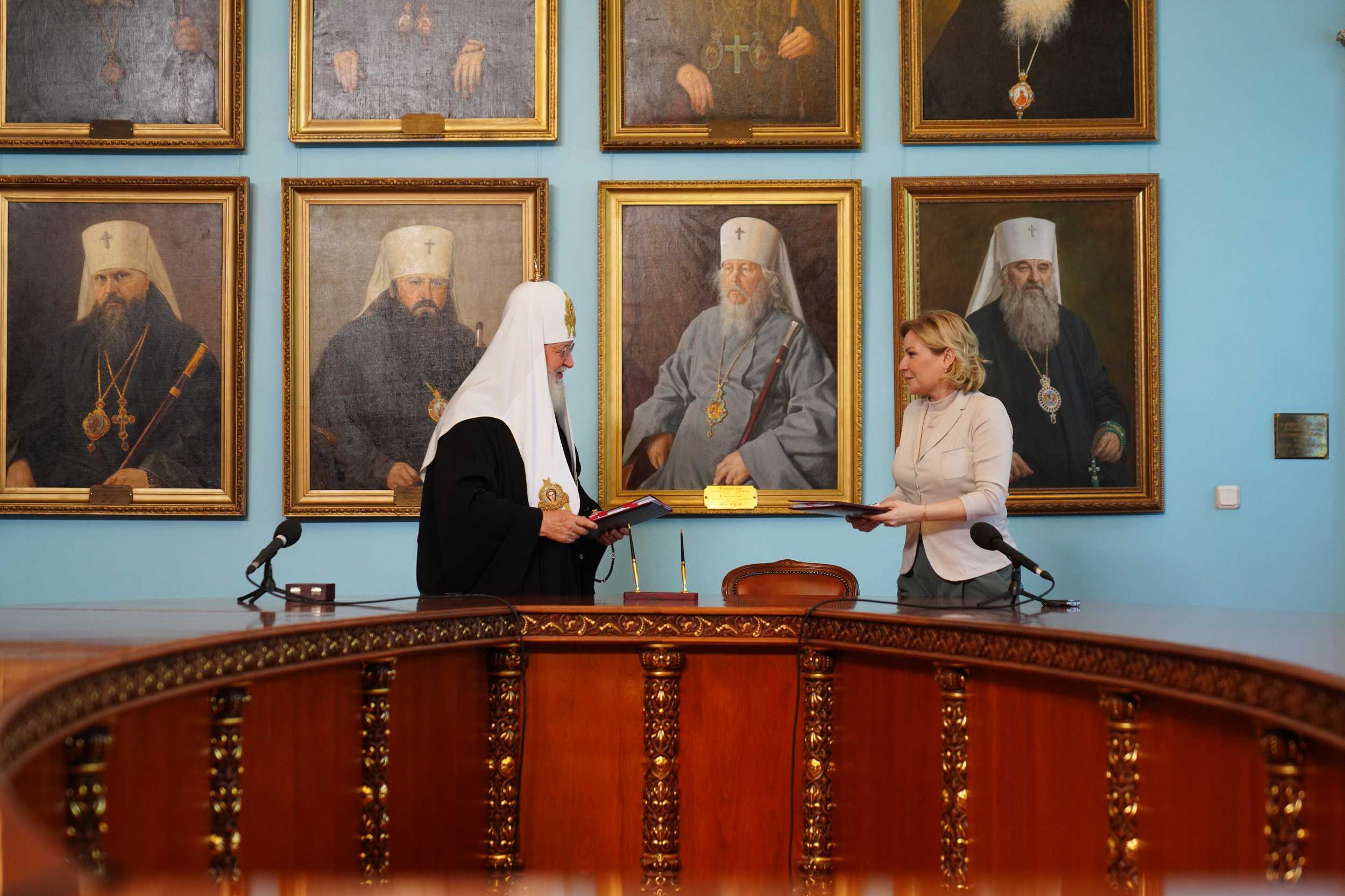 РПЦ сообщает о передаче ей иконы «Троица» по договору