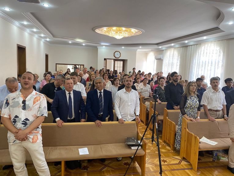 В Баку посвятили Богу новый дом молитвы адвентистов