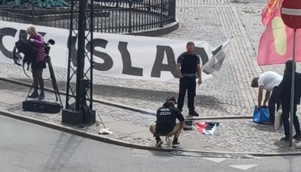 В Дании сожгли Коран и флаг Ирака у его посольства