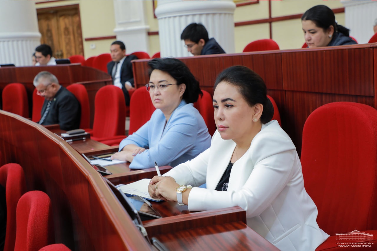 Парламент Узбекистана запрещает скрывающую лицо одежду