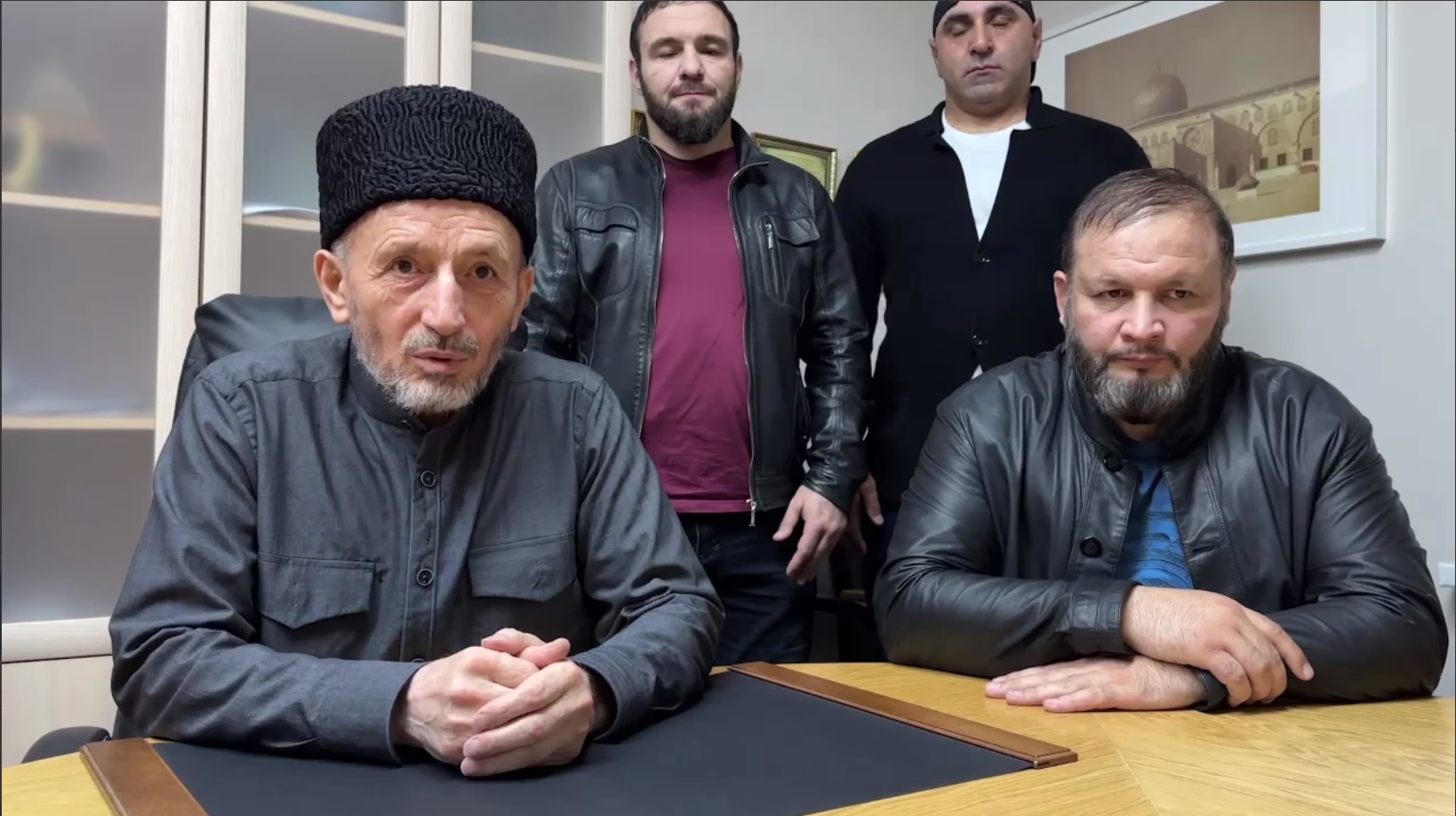 Антисемитских погромщиков аэропорта увещевают в Дагестане