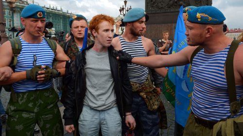 В РФ признали экстремистским движение ЛГБТ