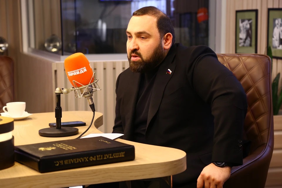 Депутат ГД Хамзаев хочет запретить шампанское на праздники