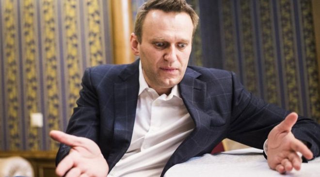 Навальный* опять требует религиозную литературу в тюрьме