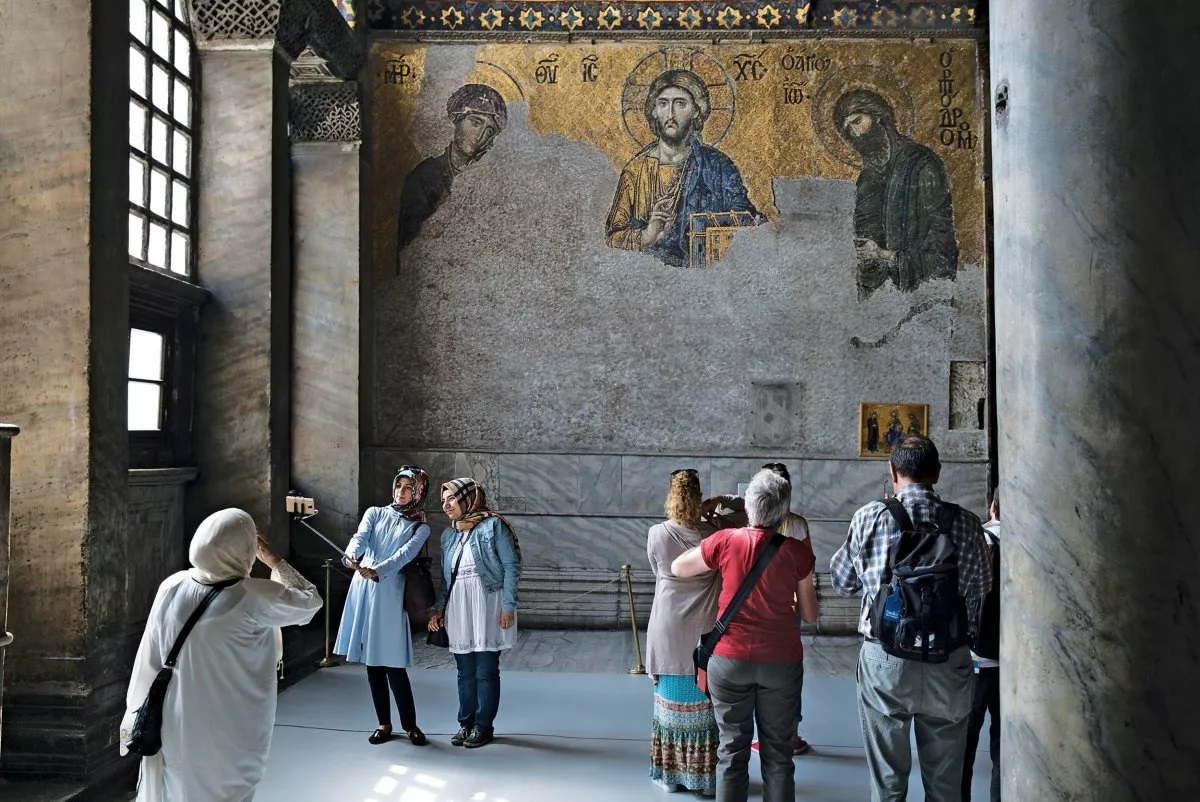 Среди туристов в Айя Софии будут молящиеся христиане - Игнатенко